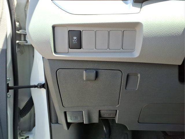 Used 2020 Toyota Sienna L FWD image 14