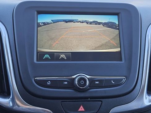 Used 2018 Chevrolet Equinox LT image 18