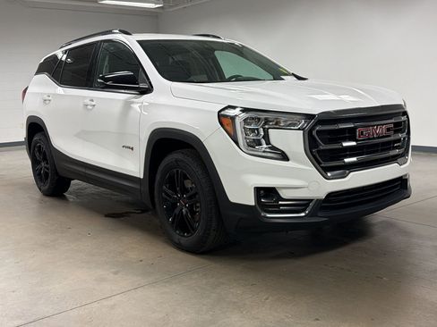 Used 2023 GMC Terrain AT4 AWD/4WD image 6
