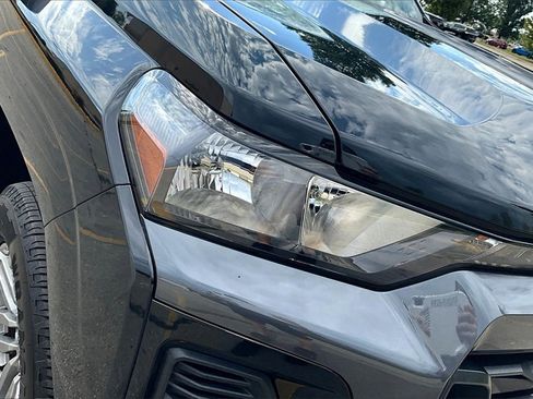 Used 2024 Chevrolet Colorado LT w/ LT Convenience Package II image 30