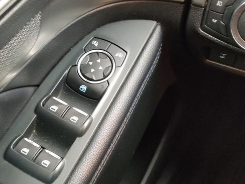 Used 2018 Ford Explorer XLT w/ Equipment Group 202A AWD/4WD image 27