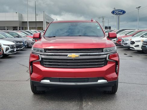 Used 2024 Chevrolet Suburban LT w/ Luxury Package AWD/4WD image 2