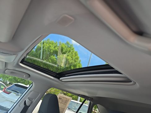 Used 2025 Toyota RAV4 XLE FWD image 28