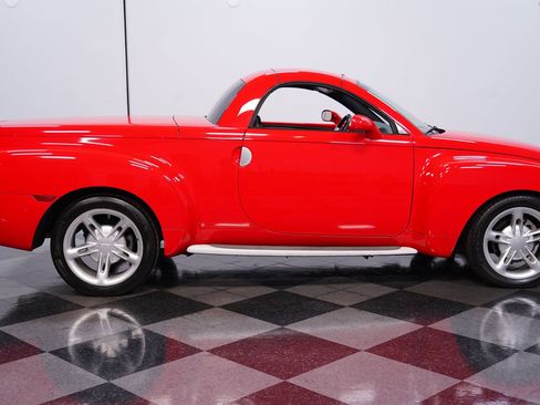 Used 2005 Chevrolet SSR image 13