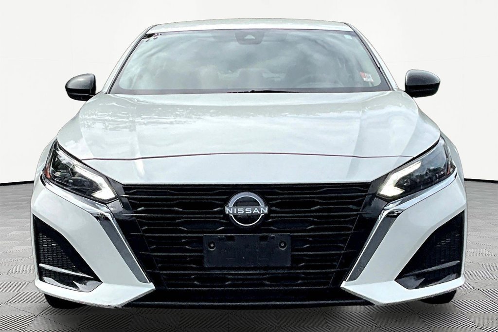 Used 2025 Nissan Altima 2.5 SV FWD image 2