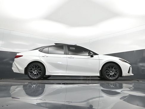 Used 2025 Toyota Camry XSE FWD image 43