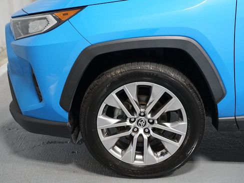 Used 2021 Toyota RAV4 XLE Premium FWD image 5