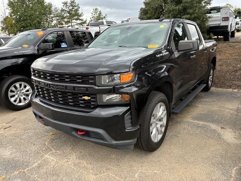 Used 2020 Chevrolet Silverado 1500 Custom w/ Custom Value Package AWD/4WD image 3
