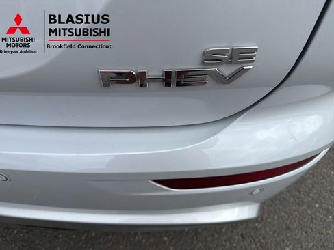 Used 2024 Mitsubishi Outlander 4WD Plug-In Hybrid image 31