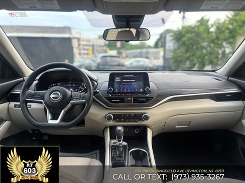 Used 2024 Nissan Altima 2.5 SV FWD image 12