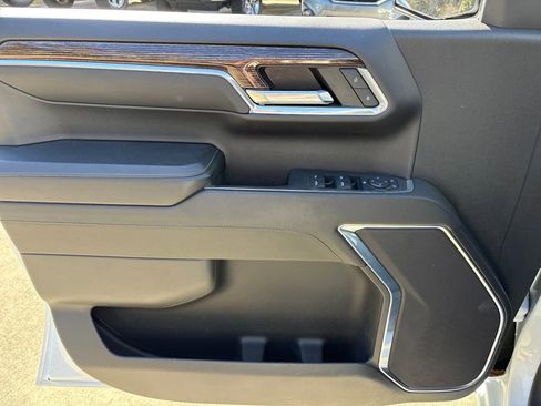 Used 2024 GMC Sierra 1500 SLE w/ Preferred Package image 15