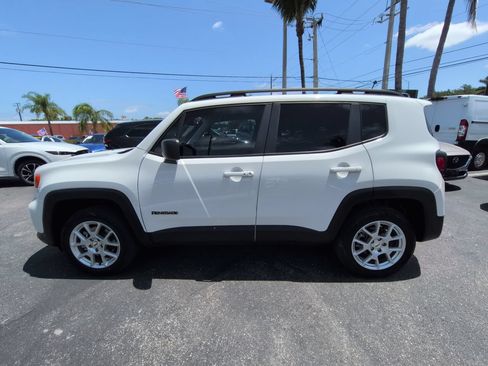 Used 2022 Jeep Renegade Latitude w/ Convenience Group AWD/4WD image 8