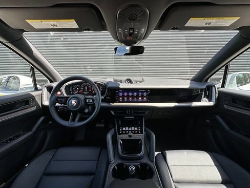 Used 2026 Porsche Cayenne E-Hybrid AWD/4WD image 6