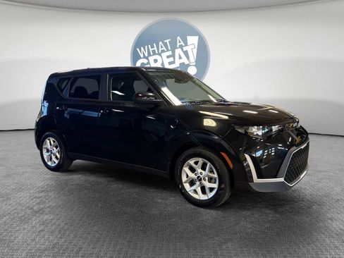 Certified 2023 Kia Soul S image 1