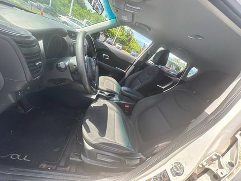 Used 2019 Kia Soul w/ Convenience Package FWD image 6