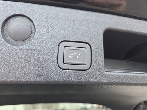 New 2026 Chevrolet Equinox LT w/ Convenience Package II FWD image 17
