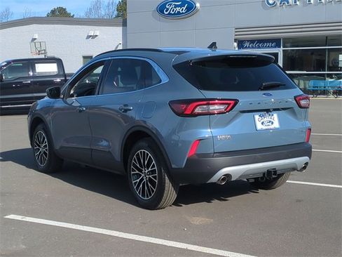 Used 2025 Ford Escape SE w/ Class II Trailer Tow Package image 11