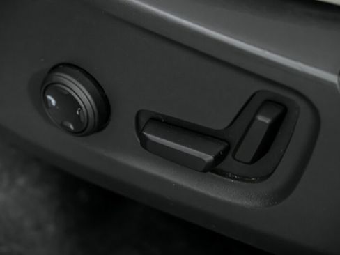 Used 2019 Volvo XC40 T5 Momentum image 25