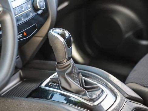 Used 2021 Nissan Rogue Sport S image 18