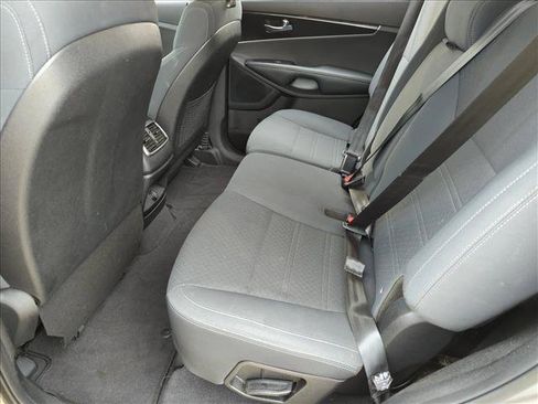 Used 2017 Kia Sorento L FWD image 12