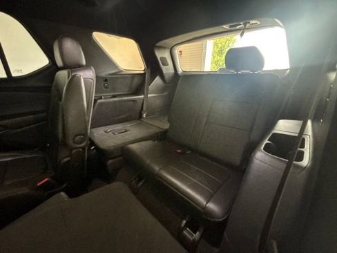 Used 2022 Chevrolet Traverse LT w/ LT Premium Package AWD/4WD image 22