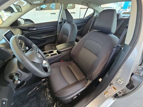 Used 2024 Nissan Altima 2.5 SV FWD image 20