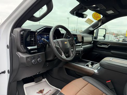 Used 2024 Chevrolet Silverado 2500 High Country w/ Technology Package image 13