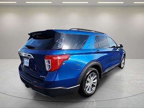 Certified 2023 Ford Explorer XLT w/ Equipment Group 202A AWD/4WD image 8