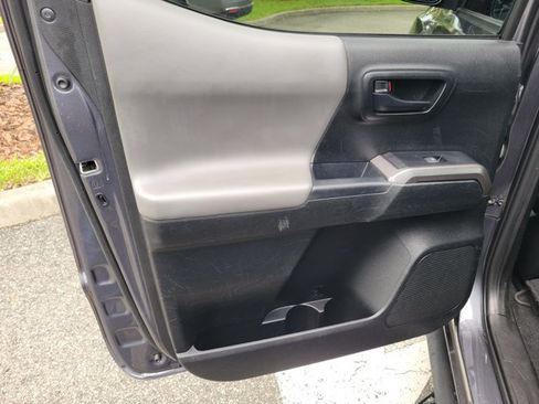 Used 2021 Toyota Tacoma SR5 RWD image 12