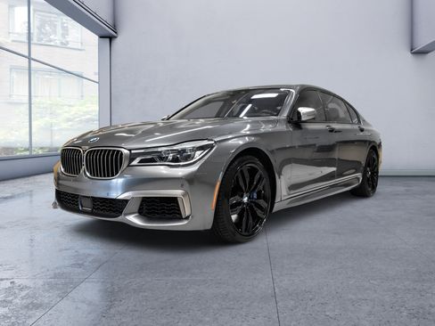 Used 2018 BMW M760i xDrive AWD/4WD image 1