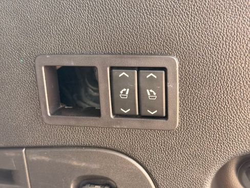 Used 2017 Chevrolet Tahoe Premier AWD/4WD image 32