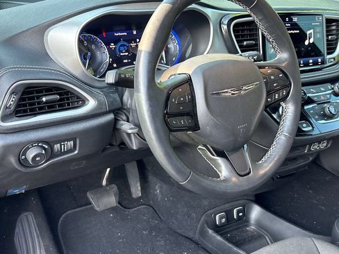 Used 2021 Chrysler Pacifica Touring w/ Cold Weather Group AWD/4WD image 4