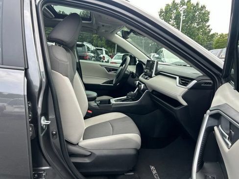 Used 2025 Toyota RAV4 XLE w/ Convenience Package FWD image 20
