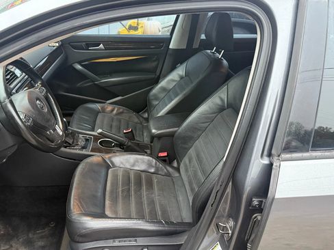 Used 2014 Volkswagen Passat 1.8T SEL Premium image 4