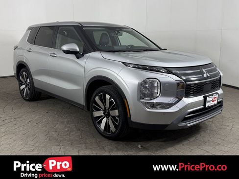 Used 2025 Mitsubishi Outlander AWD image 1