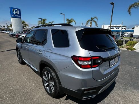 Used 2023 Honda Pilot Touring image 5