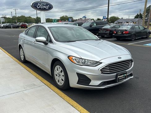 Used 2019 Ford Fusion S FWD image 3