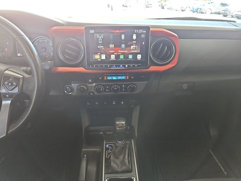 Used 2016 Toyota Tacoma TRD Sport w/ Premium & Technology Package AWD/4WD image 13