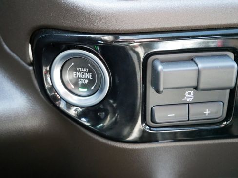Used 2025 GMC Sierra 1500 SLT w/ SLT Premium Plus Package AWD/4WD image 34