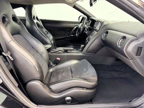 Used 2013 Nissan GT-R Premium image 19