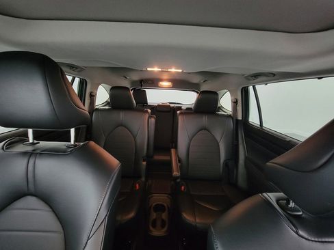 Certified 2023 Toyota Highlander XLE image 13