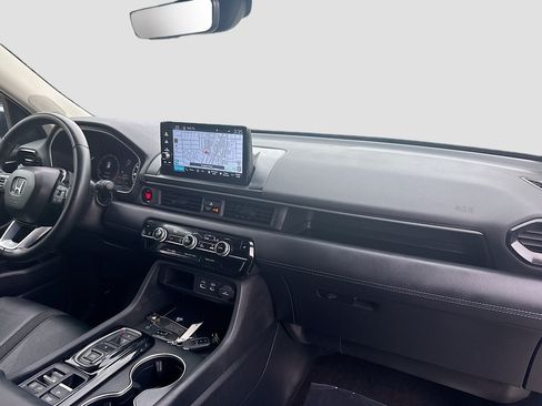 Certified 2025 Honda Pilot Touring image 33