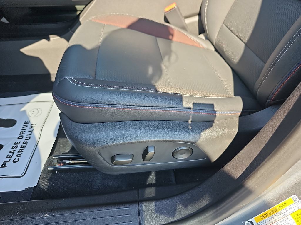 Used 2024 Chevrolet Equinox EV RS FWD image 28