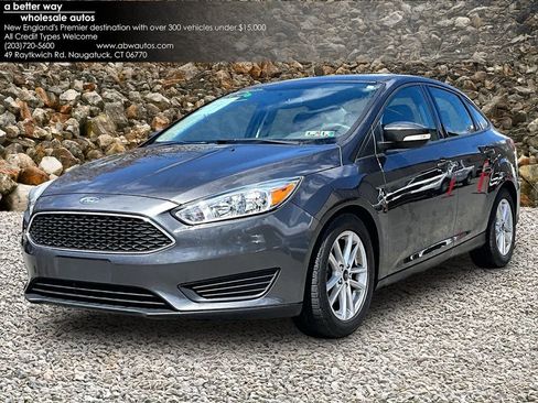 Used 2016 Ford Focus SE image 1