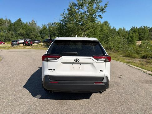 Used 2023 Toyota RAV4 LE AWD/4WD image 4