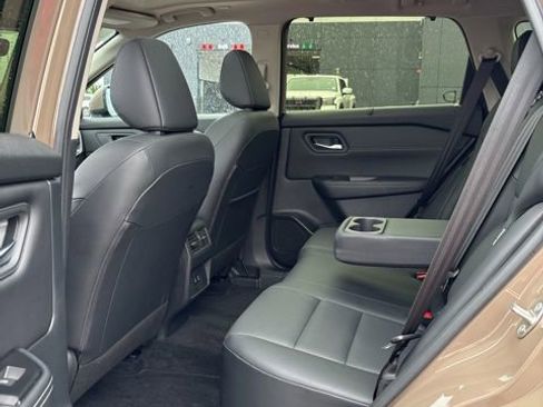 Used 2024 Nissan Rogue SV w/ SV Premium Package AWD/4WD image 6