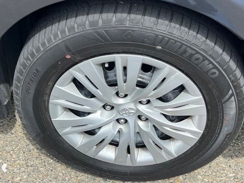 Used 2012 Toyota Camry LE FWD image 15