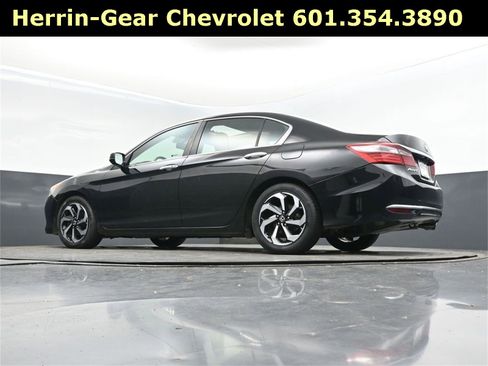 Used 2017 Honda Accord EX-L image 40