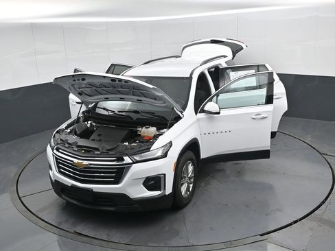 Used 2023 Chevrolet Traverse LT image 48