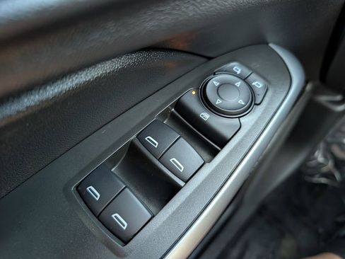 Used 2025 Chevrolet Trax RS w/ Driver Confidence Package image 33